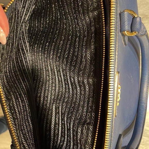 ‼️REDUCED‼️ PRETTY NAVY PRADA SACHEL‼️💕 - Picture 4 of 11
